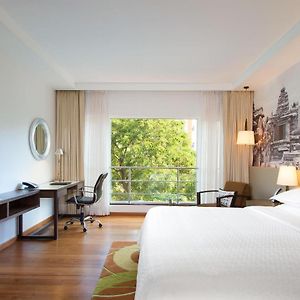 Deluxe Room King Bed